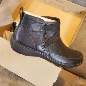 Clark's size 9 new women's boots